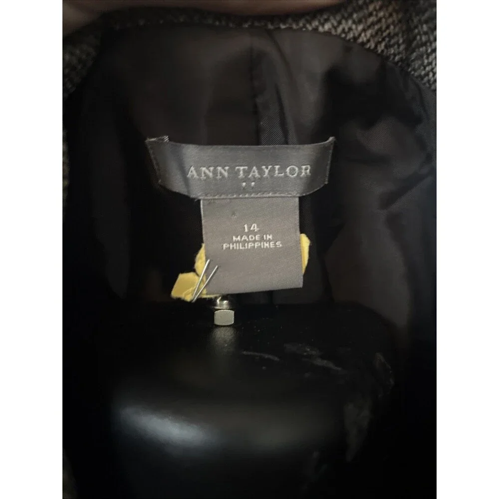 Ann Taylor Button up Blazer Pre Owned Size 14